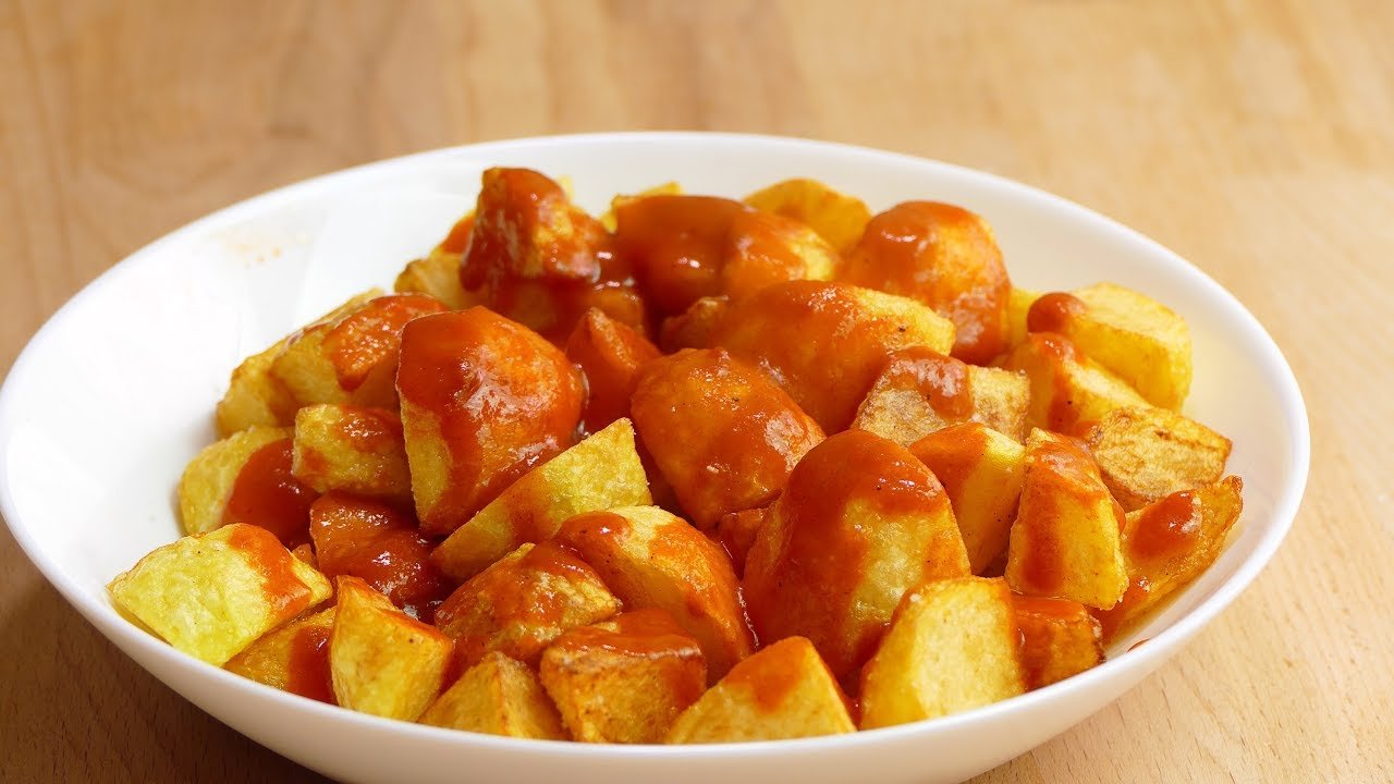 Patatas bravas o alioli